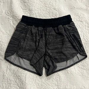 Lululemon Tracker Low-Rise Lined Short Size 6